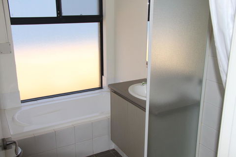 Byford House On The Scarp - Kalgoorlie Accommodation 12