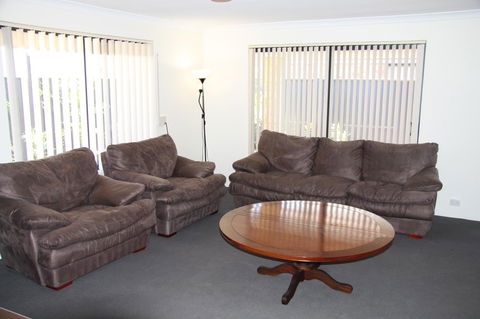 Byford House On The Scarp - Kalgoorlie Accommodation 14