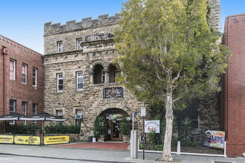 The Old Swan Barracks - Kalgoorlie Accommodation 10