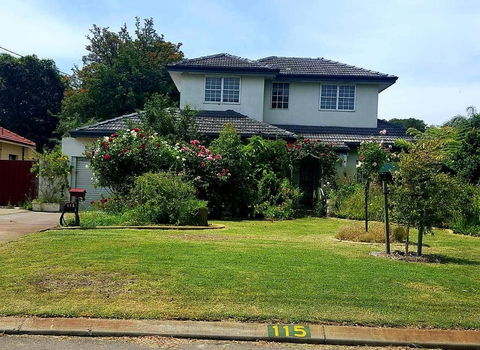 Airport HomeStay - Kalgoorlie Accommodation 0