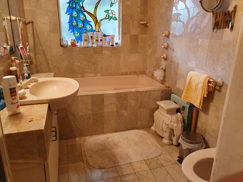 Airport HomeStay - Kalgoorlie Accommodation 7