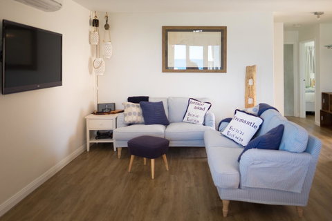 Cottesloe Blue Apartment - Executive Escapes - Kalgoorlie Accommodation 3