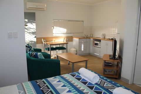 Mandurah Ocean Marina Chalets - Kalgoorlie Accommodation 1