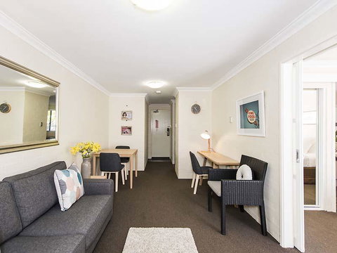 Subiaco Village 28 - Kalgoorlie Accommodation 3