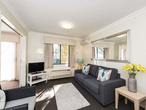 Subiaco Village 28 - Kalgoorlie Accommodation 2