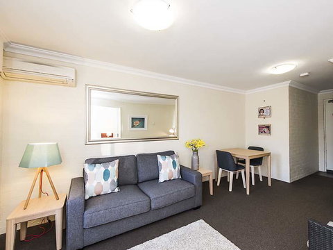Subiaco Village 28 - Kalgoorlie Accommodation 5