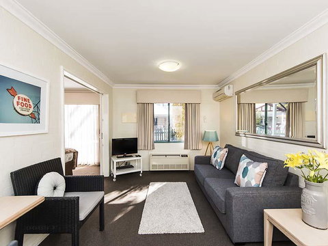 Subiaco Village 28 - Kalgoorlie Accommodation 1