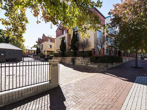 Subiaco Village 28 - Kalgoorlie Accommodation 22