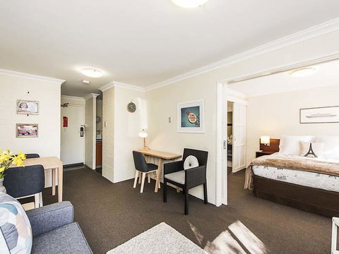 Subiaco Village 28 - Kalgoorlie Accommodation 4