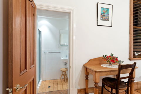 Annie's Victorian Terrace Accommodation Fremantle - Kalgoorlie Accommodation 12