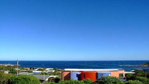 Tru Blu - Enjoy Sweeping 180 Degree Views Of Gracetown In This Modern Family Beach House - Kalgoorlie Accommodation 7