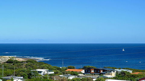 Tru Blu - Enjoy Sweeping 180 Degree Views Of Gracetown In This Modern Family Beach House - Kalgoorlie Accommodation 6