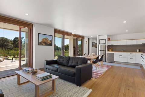 Tamar Solar Home - Kalgoorlie Accommodation 7