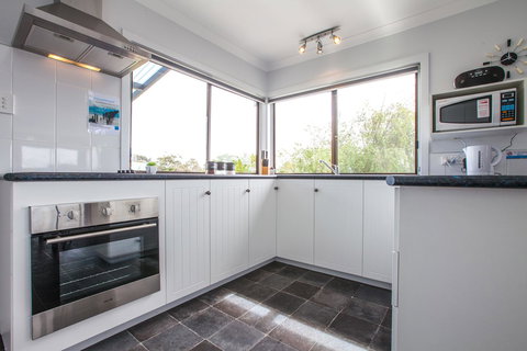 Bircoo Cottage Beach And Golf Getaway - Kalgoorlie Accommodation 3