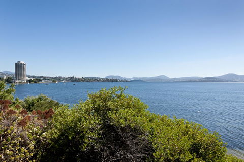 Sandy Bay Waterfront Home - Kalgoorlie Accommodation 14