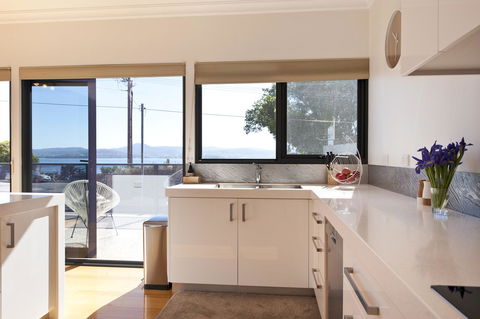 Sandy Bay Waterfront Home - Kalgoorlie Accommodation 13