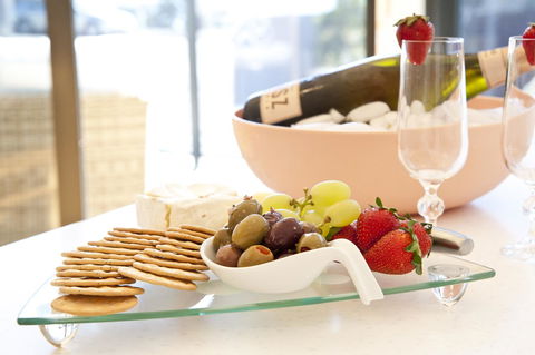 Sandy Bay Waterfront Home - Kalgoorlie Accommodation 1