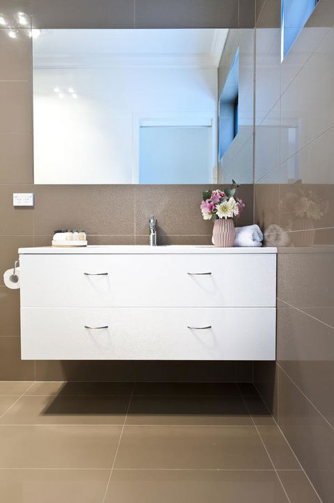 Sandy Bay Waterfront Home - Kalgoorlie Accommodation 23