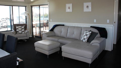SEA EAGLE COTTAGE Amazing Views Of Bay Of Fires - Kalgoorlie Accommodation 5