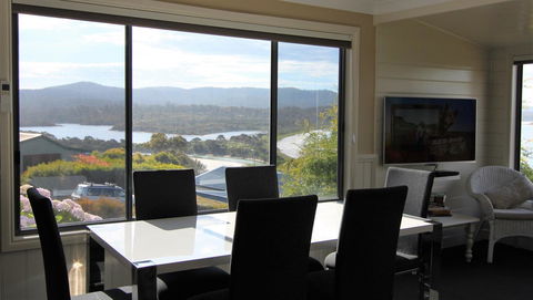SEA EAGLE COTTAGE Amazing Views Of Bay Of Fires - Kalgoorlie Accommodation 24