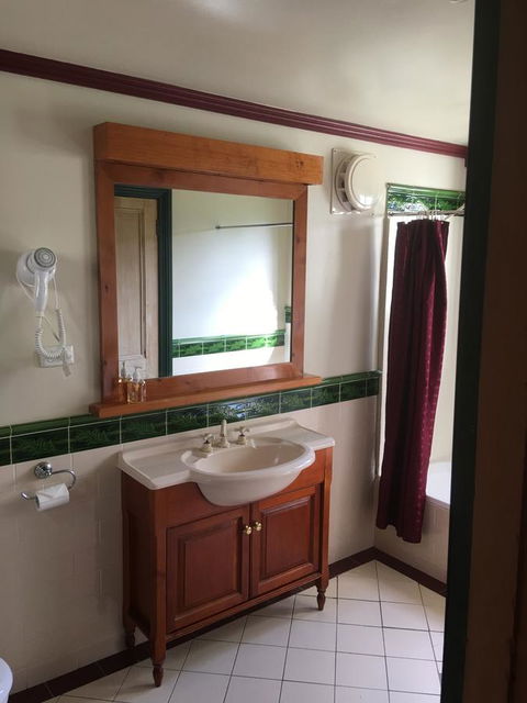 Kerrellie Cottages 2, 4 & 8 Reid Street - Kalgoorlie Accommodation 18