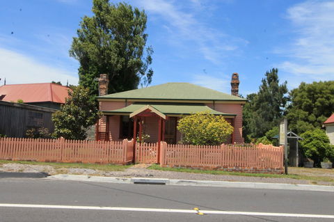 Kerrellie Cottages 2, 4 & 8 Reid Street - Kalgoorlie Accommodation 2