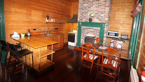 Kerrellie Cottages 2, 4 & 8 Reid Street - Kalgoorlie Accommodation 9
