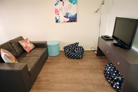 The Holiday Home People - Kalgoorlie Accommodation 9