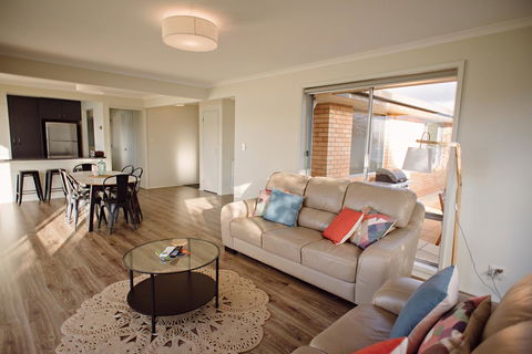 The Holiday Home People - Kalgoorlie Accommodation 3