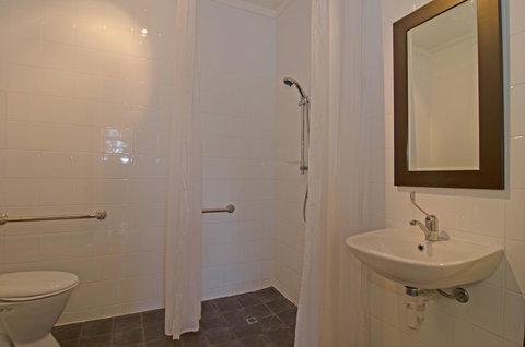 Cleburne Homestead - Kalgoorlie Accommodation 33