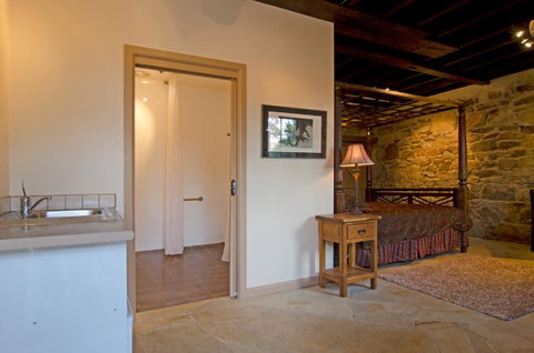 Cleburne Homestead - Kalgoorlie Accommodation 21