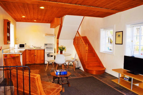 Cleburne Homestead - Kalgoorlie Accommodation 13