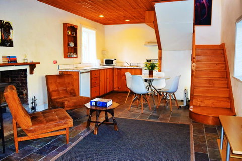 Cleburne Homestead - Kalgoorlie Accommodation 31