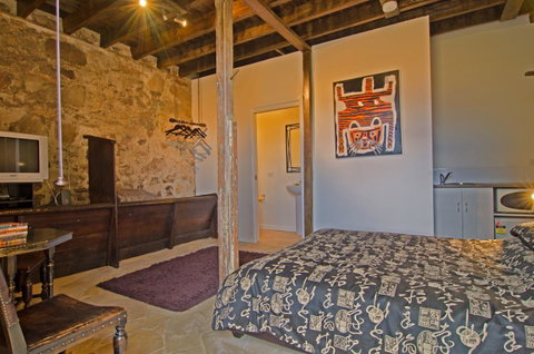 Cleburne Homestead - Kalgoorlie Accommodation 23