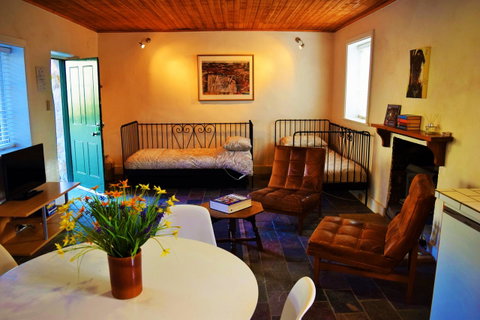 Cleburne Homestead - Kalgoorlie Accommodation 27
