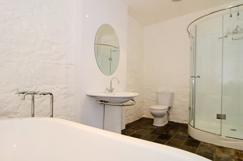 Cleburne Homestead - Kalgoorlie Accommodation 17