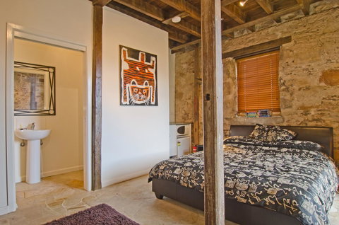 Cleburne Homestead - Kalgoorlie Accommodation 24