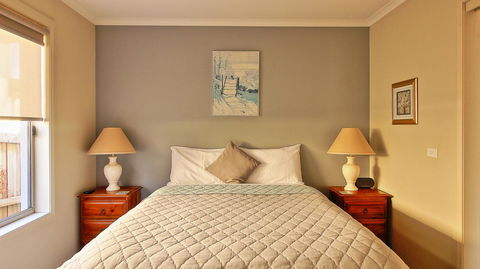 Hobart Villa - Kalgoorlie Accommodation 7