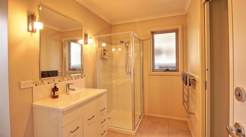 Hobart Villa - Kalgoorlie Accommodation 10