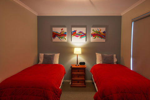 Hobart Villa - Kalgoorlie Accommodation 8