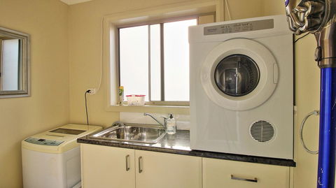 Hobart Villa - Kalgoorlie Accommodation 11