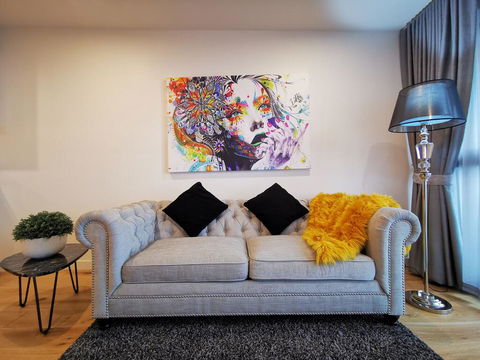 NEW 2 Rooms 2 Baths Apartment In Glen Waverley - Kalgoorlie Accommodation 1