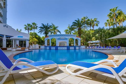 NEW Beautiful 1 Bedroom Beach Views Broadbeach - Kalgoorlie Accommodation 3
