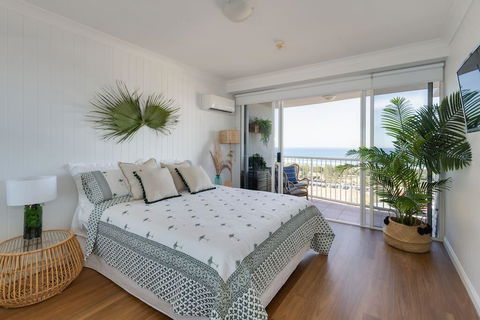 NEW Beautiful 2 Bed Ocean Views In Broadbeach - Kalgoorlie Accommodation 0