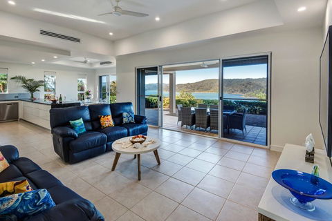 New La Bella Waters 1 Wide Reaching Ocean Views And Buggy - Kalgoorlie Accommodation 0