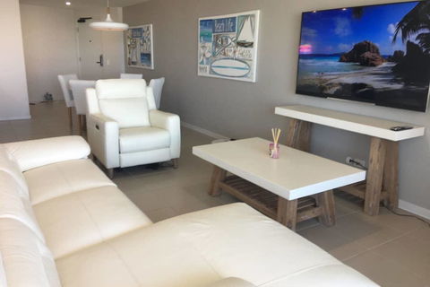 NEW UPMARKET COMFORTABLE 2 Bed, 2 Bath, OCEAN VIEWS, 250m To BUDDINA BEACH! - Kalgoorlie Accommodation 3