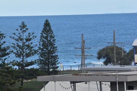 NEW UPMARKET COMFORTABLE 2 Bed, 2 Bath, OCEAN VIEWS, 250m To BUDDINA BEACH! - Kalgoorlie Accommodation 2