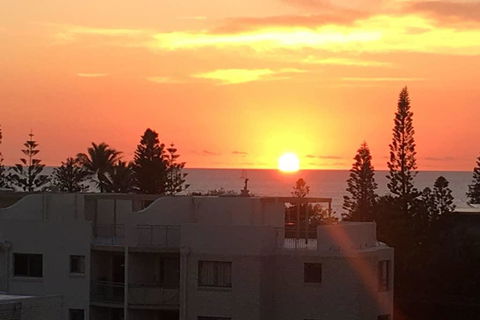 NEW UPMARKET COMFORTABLE 2 Bed, 2 Bath, OCEAN VIEWS, 250m To BUDDINA BEACH! - Kalgoorlie Accommodation 1
