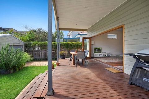 Newcastle Executive Homes - Cooks Hill Cottage - Kalgoorlie Accommodation 1