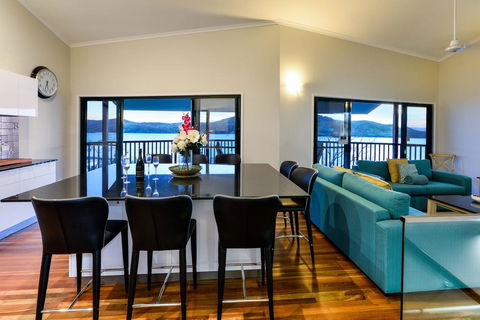 NEWLY BEAUTFULLY RENOVATED 16 The Casuarina - 3 Bedroom House With 180 Degree Ocean Views - Kalgoorlie Accommodation 1